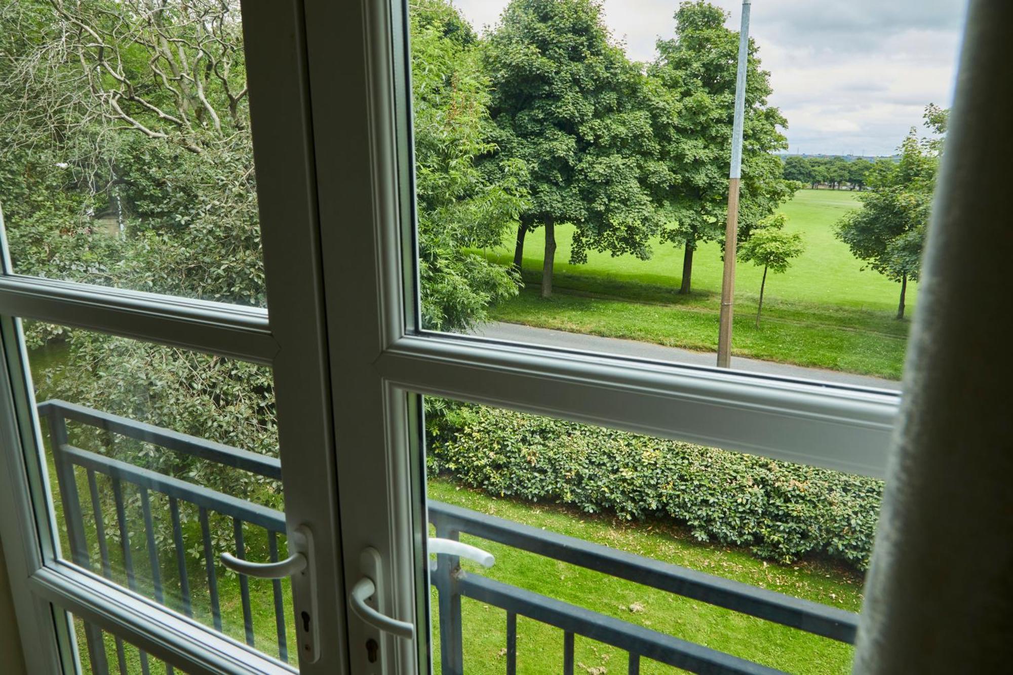 Stylish 2-Bedroom Apartment With Free Parking Halifax Exteriör bild