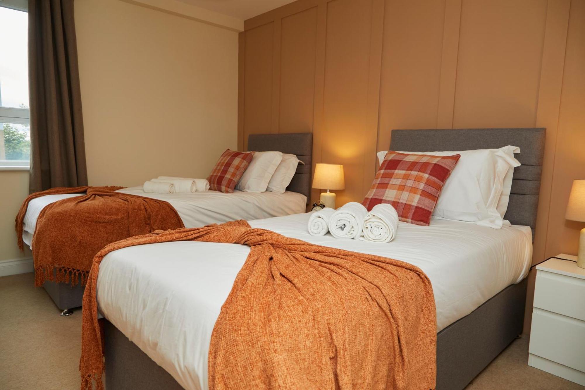 Stylish 2-Bedroom Apartment With Free Parking Halifax Exteriör bild