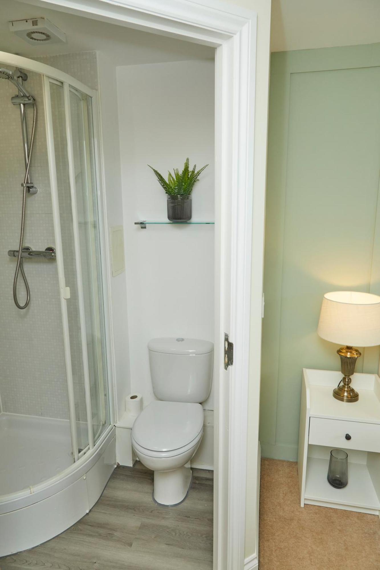 Stylish 2-Bedroom Apartment With Free Parking Halifax Exteriör bild